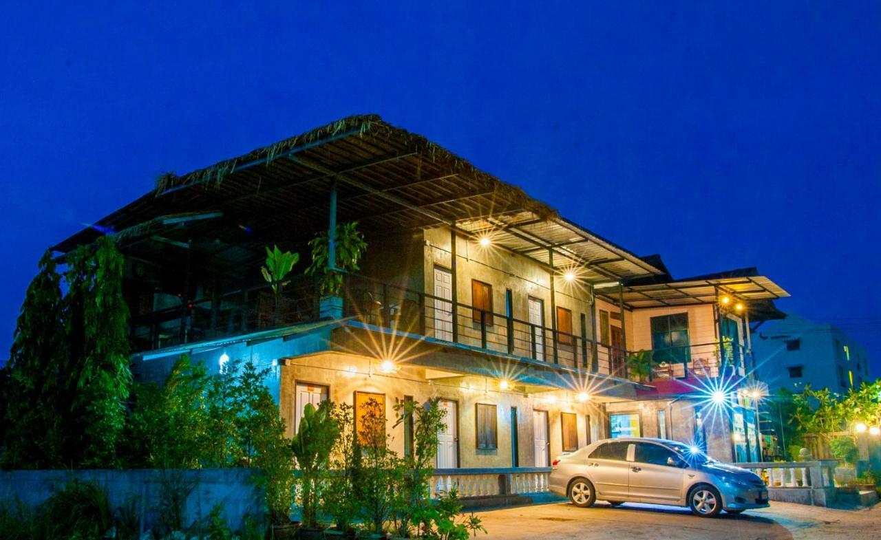 Baantung Homestay ムックダーハーン エクステリア 写真