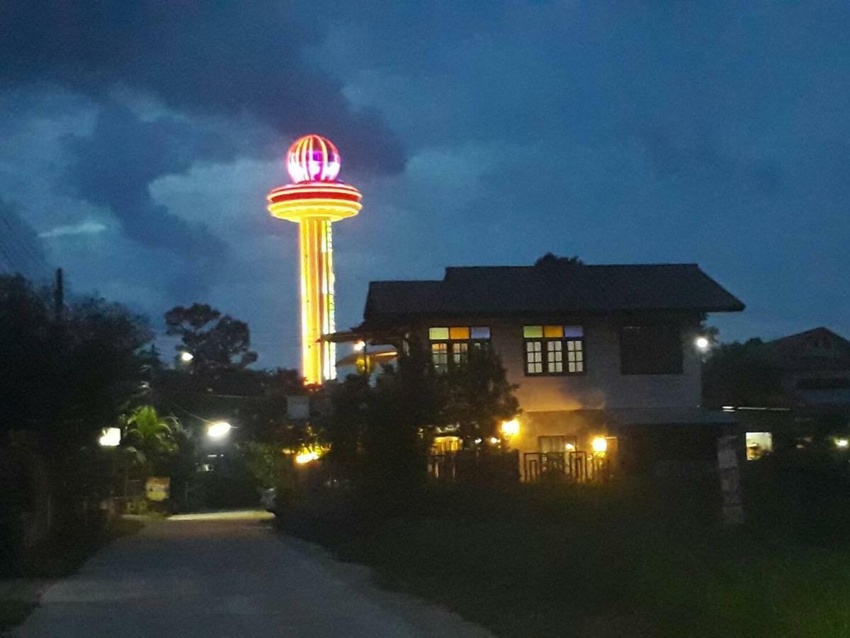 Baantung Homestay ムックダーハーン エクステリア 写真